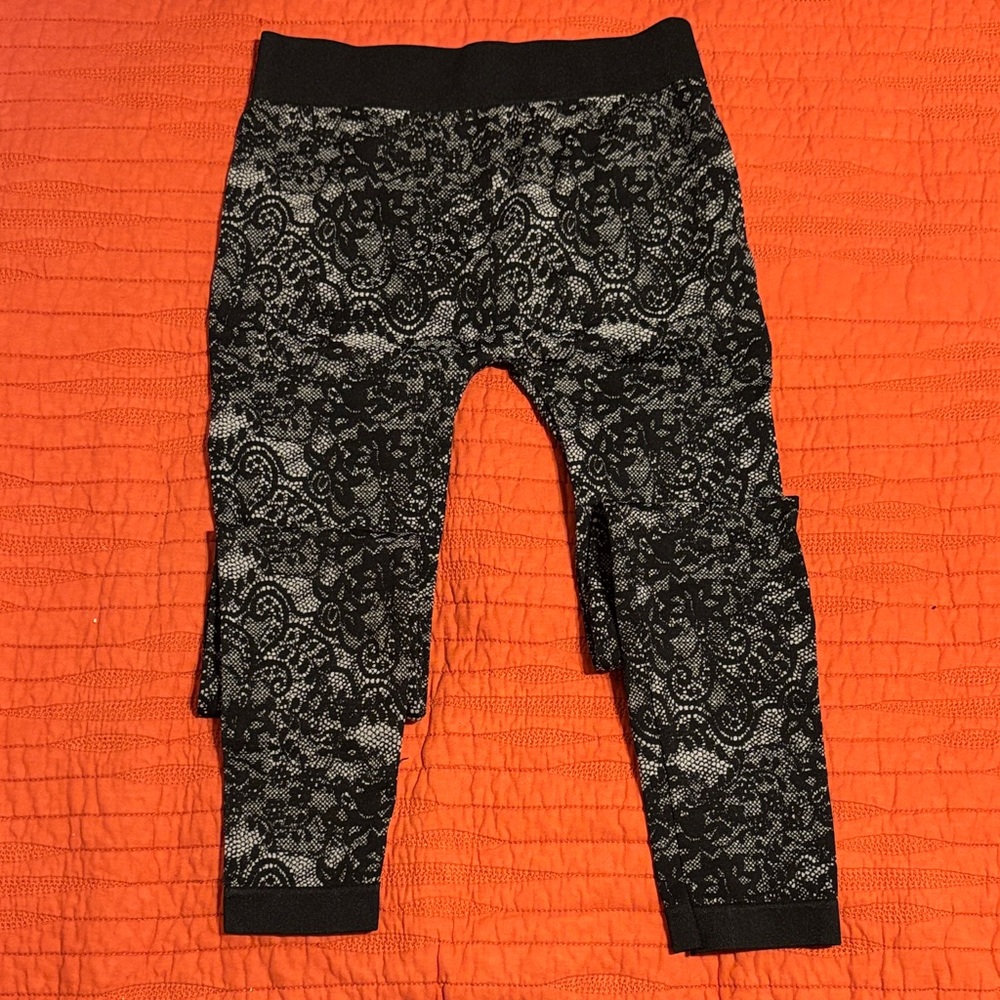 Apt. 9 Black and Gray Lace Leggings